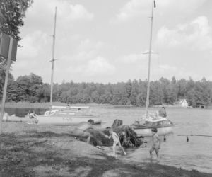 Jak dawniej wyglądało plażowanie? Te zdjęcia to prawdziwe perełki! [GALERIA]