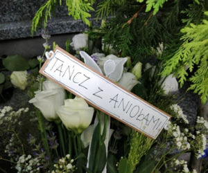 Tarnów. Ostatnie pożegnanie Karoliny Bojarskiej. Grobowiec utonął w kwiatach 
