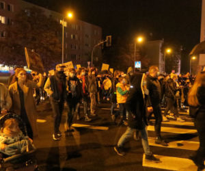 Kalisz: manifestacja na głównych ulicach miasta i pod kurią