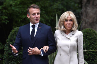 Córka Brigitte Macron powiela historię matki. Związała się ze sporo młodszym partnerem