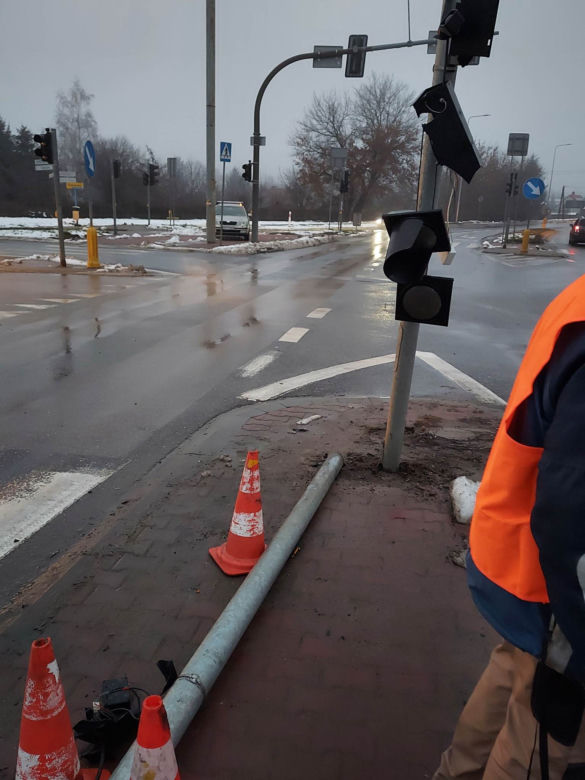 Na skrzyżowaniu ulic Radomskiej, Kieleckiej i Niepodległości zderzyły się dwie osobówki