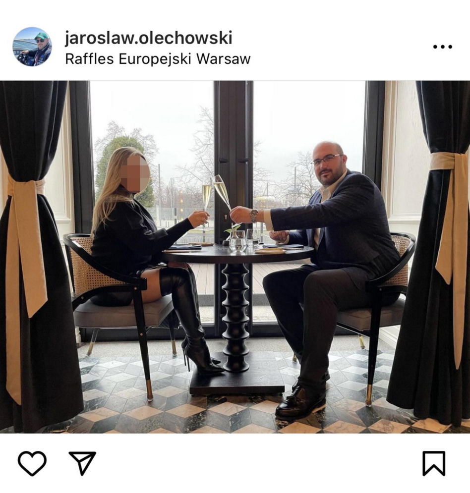 Były szef "Wiadomości" chwali się bogactwem. Jachty, markowe koszulki, podróże