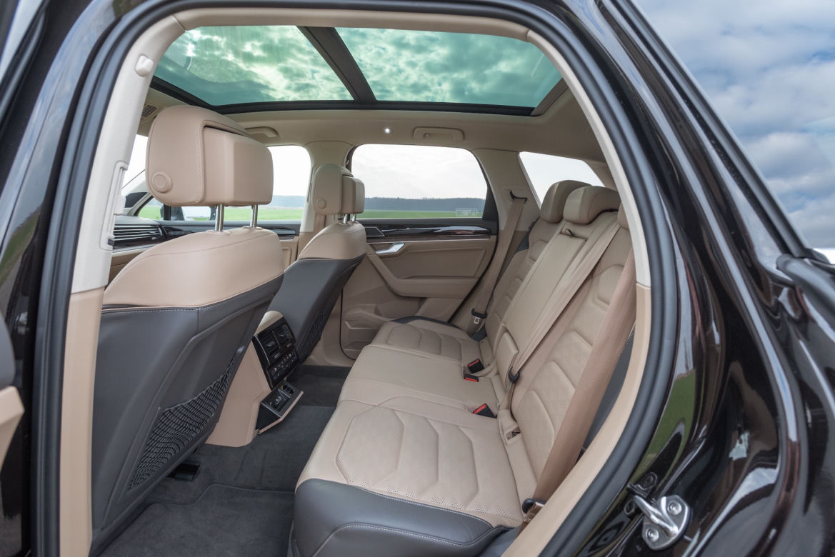 Volkswagen Touareg R Line 4.0 V8 TDI 422 KM