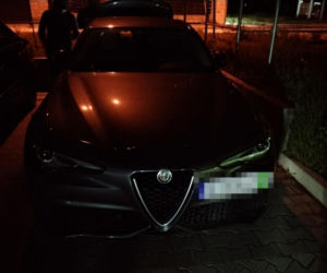 „Kobra” gryzie złodziei. Byli poszukiwani. 29-latek i 34-latek wpadli, gdy wysiedli z kradzionego Alfa Romeo