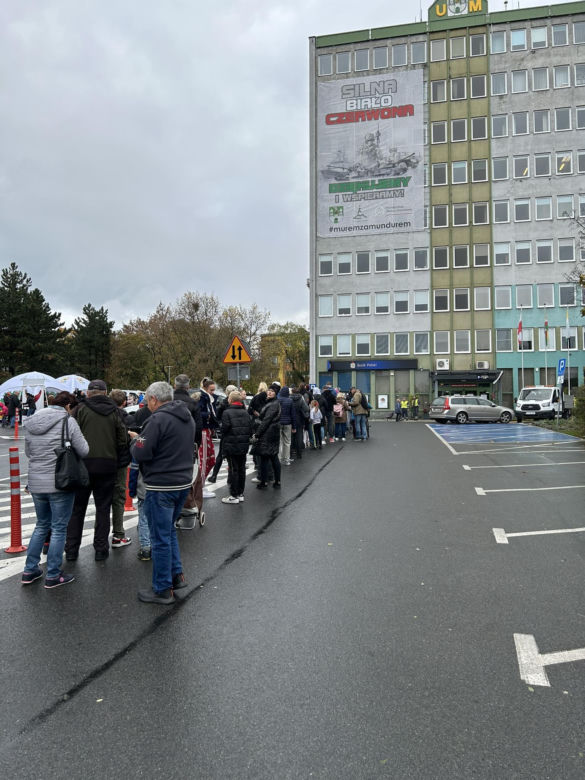 Urząd Miasta Zielona Góra rozdał dynie! Mimo złej pogody były tłumy