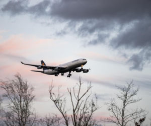 Setki lotów odwołanych. Problemy dla pasażerów z Polski