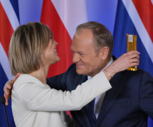 Tusk wyciągnął z marynarki prezent dla premier Islandii. Mój ojciec je uwielbia