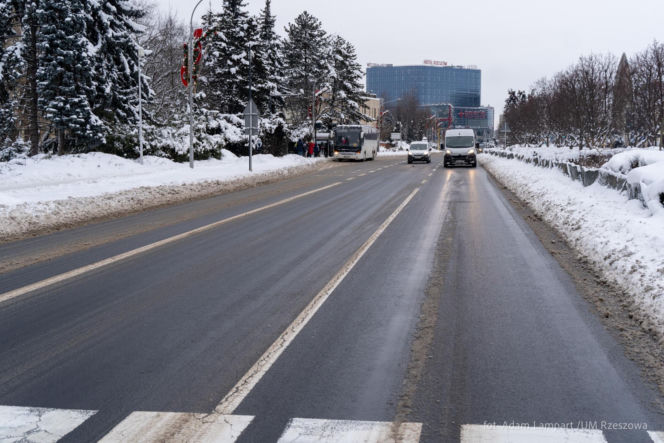W Rzeszowie trwa walka z zimą. Ważny apel do właścicieli budynków