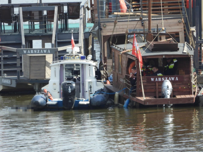 Akcja służb w centrum Warszawy. W Wiśle dryfowało ciało