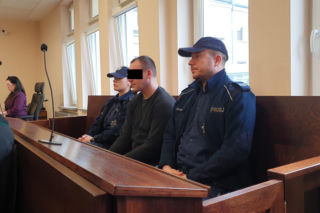 Podciął gardło koledze, bo pokłócili się o kobietę. W tle walka o dziecko