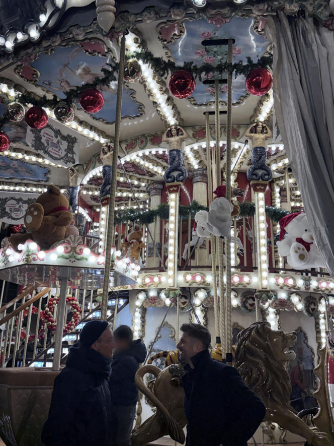 Biedroń i Śmiszek szukają prezentów pod choinkę,