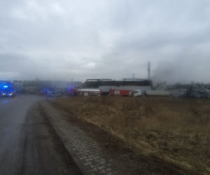 Pożar hali Cersanitu w Starachowicach