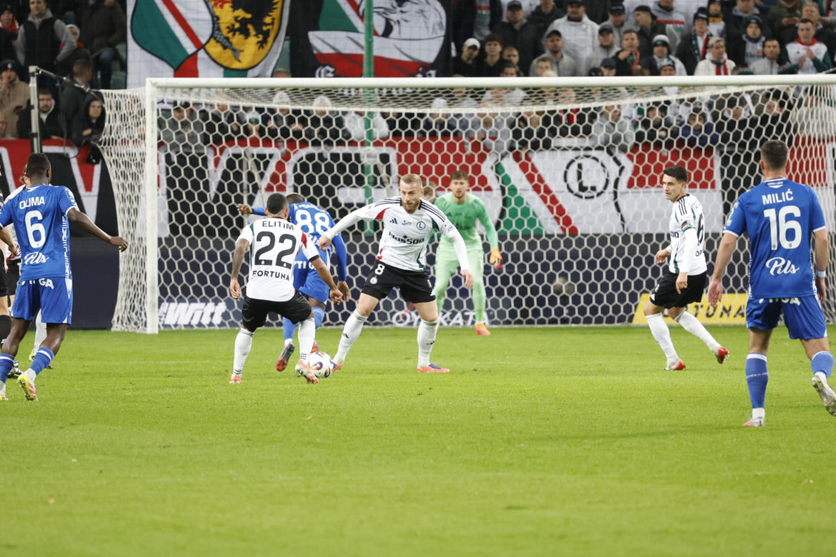 Legia Warszawa - Lech Poznań: Zdjęcia kibiców z klasyku i 13. kolejki PKO BP Ekstraklasy