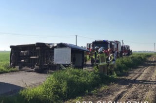 Zderzenie busa z samochodem osobowym. Ranna została niepełnosprawna 10-latka! [ZDJĘCIA]