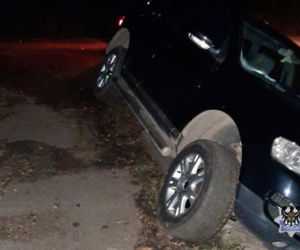 Volkswagen Touareg utknął w rowie. Za kierownicą pijany 51-latek