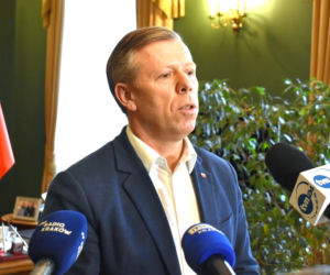 Straż pożarna pod szpitalami rozstawia specjalne namioty!