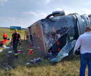 DK 53: Wypadek autokaru z pielgrzymami. 8 osób w szpitalu!