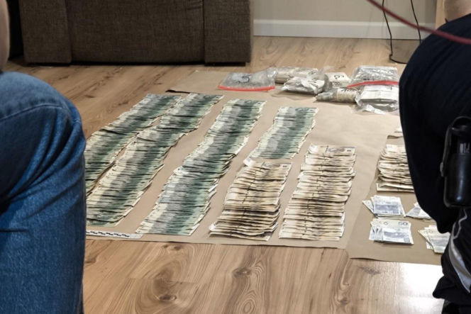 21-latek w Bydgoszczy wpadł. Niewiarygodne, co znalazła przy nim policja. Waga zwariowała