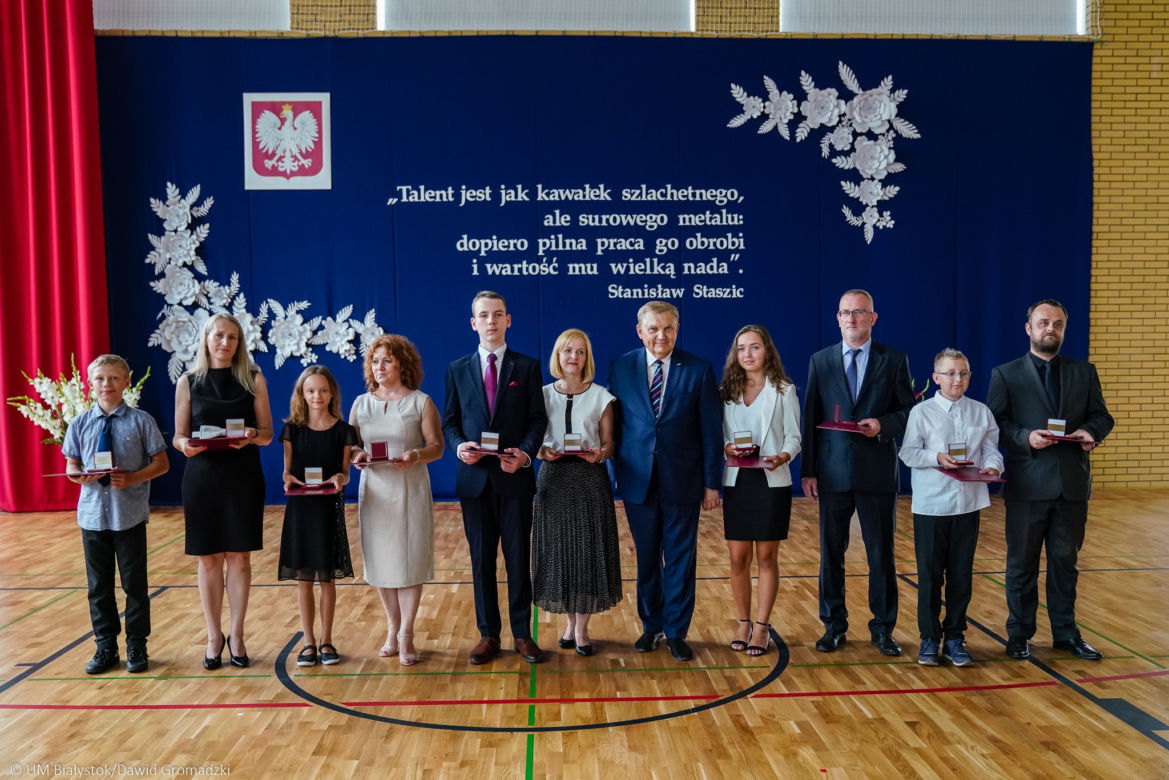 Początek nowego roku szkolnego w Białymstoku. Naukę rozpoczęło 39 tys. dzieci i młodzieży