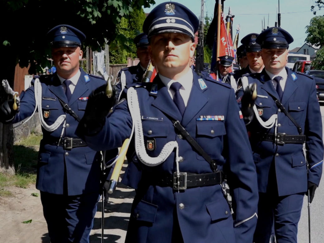Srebrny orzeł prowadził Arka w ostatniej drodze. Poruszający gest policjantów i strażaków