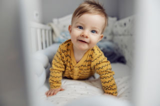 Ile czasu niemowlę powinno wytrzymać między drzemkami? Zobacz rozpiskę miesiąc po miesiącu 