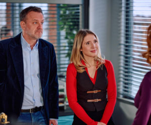 Na Wspólnej odc. 4235. Krzysztof Smolny (Łukasz Konopka), Sandra (Ina Sobala), Marcelina Gwiazda (Agata Załęcka)