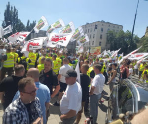 Górnicy protestują przed siedzibą PiS