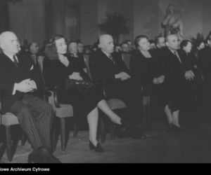 Niewiarygodne sceny! Aktor kazał przykucnąć premierowi, bo chciał go przeskoczyć! Interwencja w ostatniej chwili