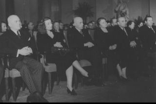 Niewiarygodne sceny! Aktor kazał przykucnąć premierowi, bo chciał go przeskoczyć! Interwencja w ostatniej chwili