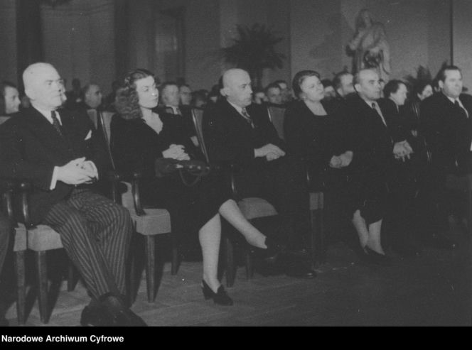 Niewiarygodne sceny! Aktor kazał przykucnąć premierowi, bo chciał go przeskoczyć! Interwencja w ostatniej chwili