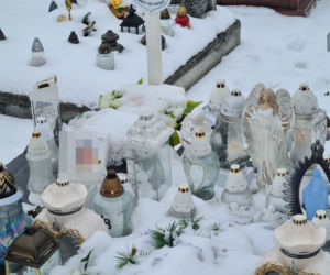 Grób Natalki tonie w zniczach. Miała zaledwie 17 lat, kiedy zamordował ją brat [ZDJĘCIA]