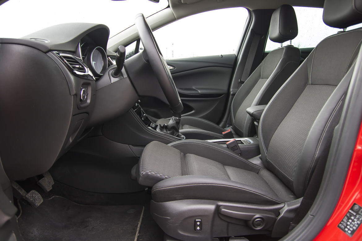 Opel Astra 1.6 Turbo 200 KM M6 Elite