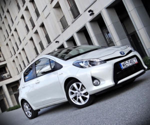 Toyota Yaris Hybrid 100