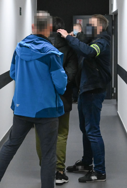 Przewoziła 42 nielegalnych imigrantów. Trafiła przed sąd w Toruniu
