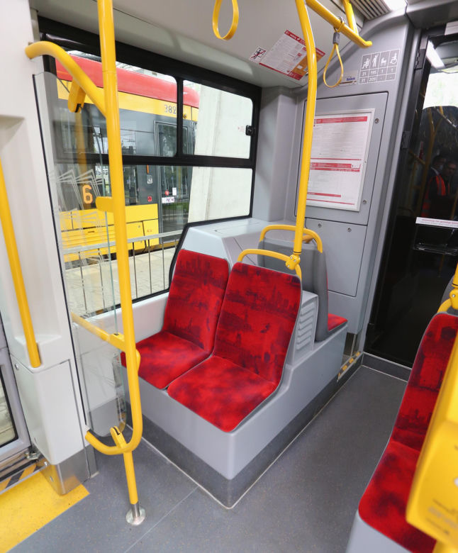 Nowy tramwaj wyjechał warszawskie tory! 