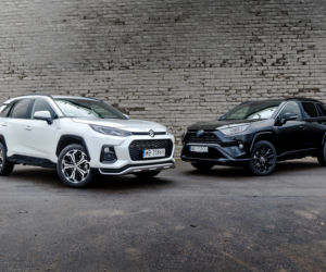 Suzuki Across Plug-in Hybrid i-AWD e-CVT Elegance & Toyota RAV4 Hybrid i-AWD e-CVT Black Edition by JBL