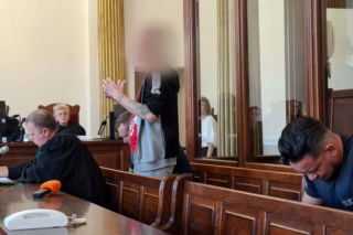 Zadał ofierze 17 ciosów. Ciało kobiety leżało, a Piotr wyprowadzał i karmił jej psa!