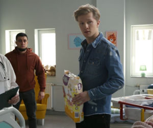 M jak miłość odc. 1504. Łukasz (Jakub Józefowicz), Igor (Ali Bahrudinov), Katia (Joanna Jarmołowicz)