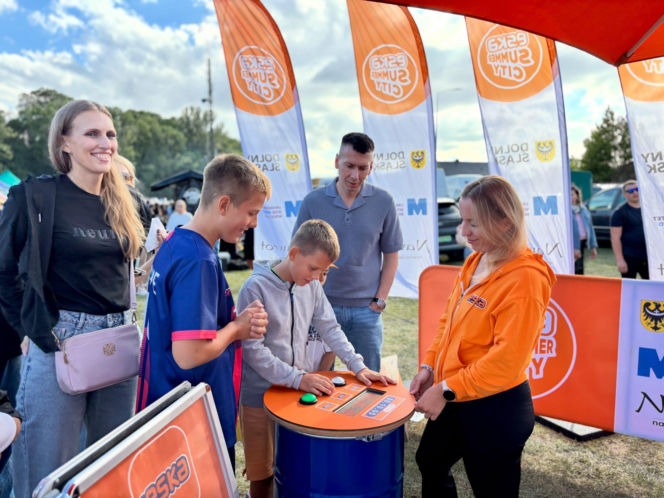 Gorące gwiazdy i tłumy mieszkańców! Ekipa ESKA Summer City na dożynkach w Kobierzycach