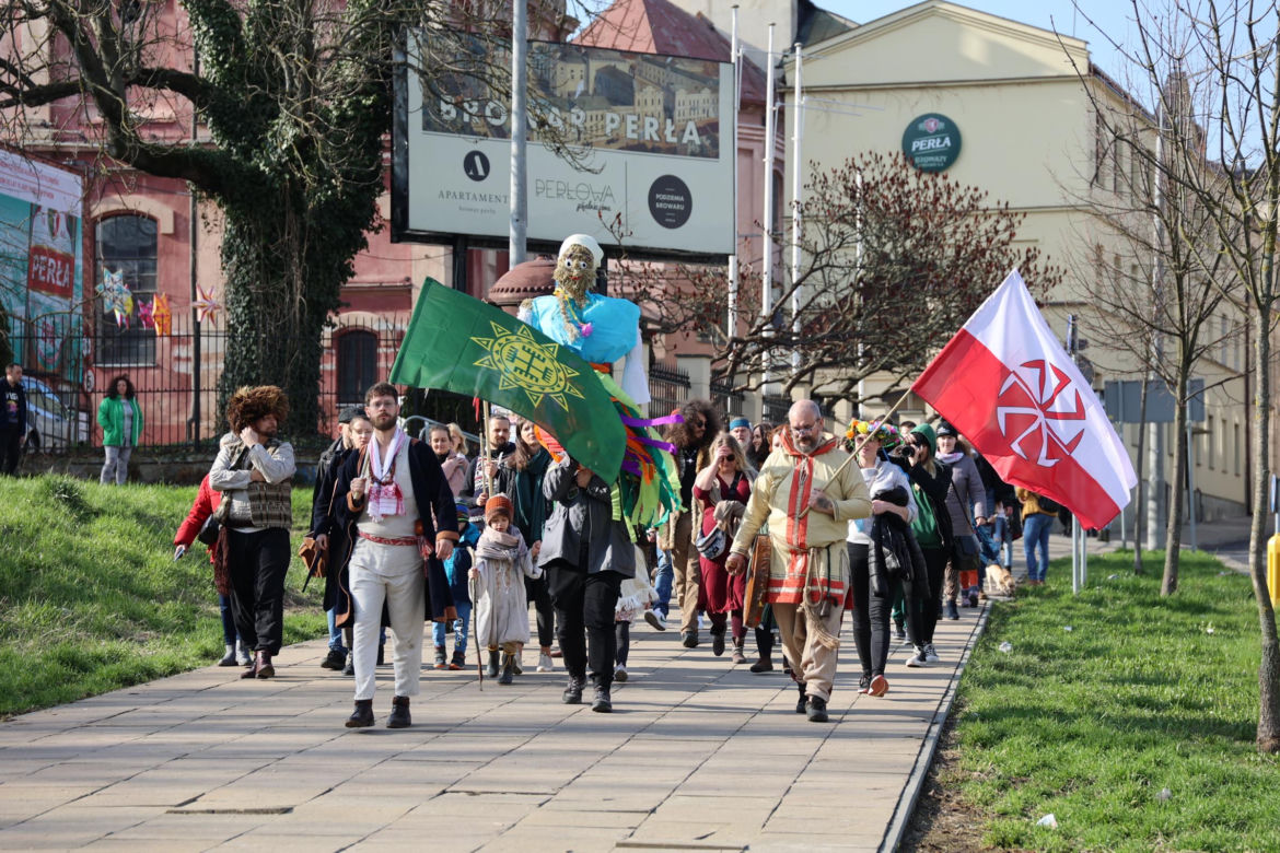 Jare Gody 2024 w Lublinie. Pożegnali zimę i przywitali wiosnę topieniem marzanny!