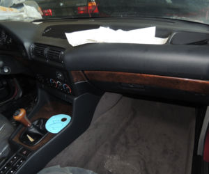 Bułgaria. Odnaleziono w magazynie 11 fabrycznie nowych BMW E34