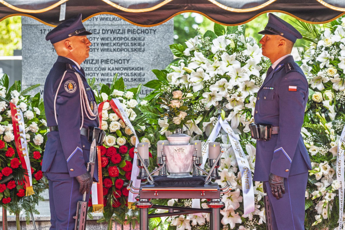 Tak wygląda grób byłego posła Jerzego Dziewulskiego