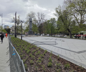 Nowe oblicze placu Wolności. Kwiaciarnie już zamontowane, koniec prac coraz bliżej