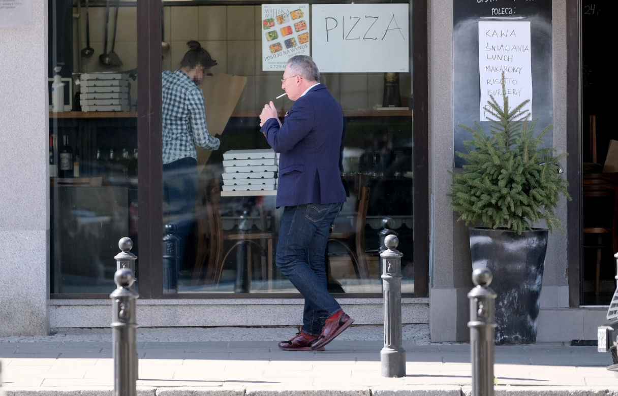 Posłowie mają w nosie zakazy