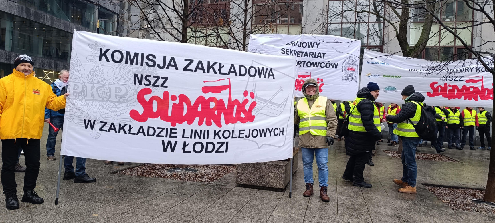 Komunikacyjny chaos w Warszawie. Autobusy i tramwaje stanęły. Na objazdach ponad 20 linii