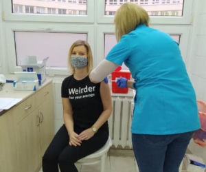 Trwa szczepienie medyków i pracowników DPS w Kaliszu. Mieszkańcy: To wszystko idzie zbyt WOLNO! [ZDJĘCIA]