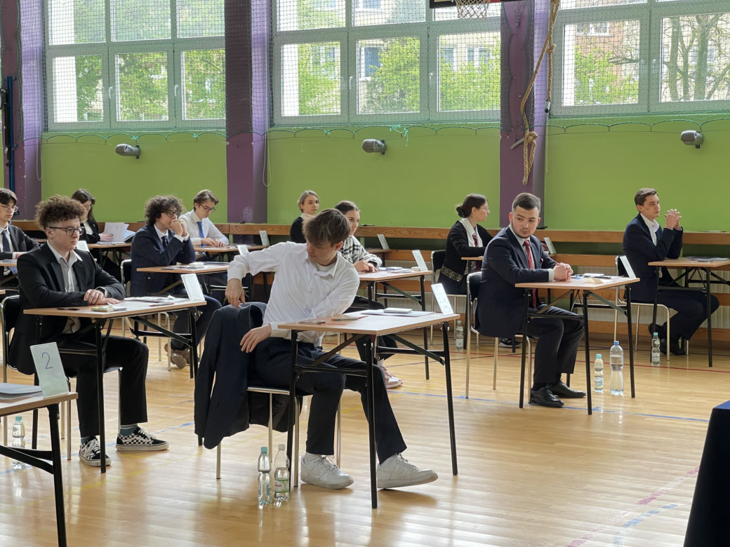Matura 2023 z matematyki. Uczniowie z Krakowa rozpoczęli egzamin