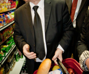 Jarosław Kaczyński na zakupach