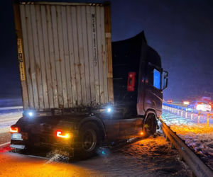 Paraliż na autostradzie A1. Kierowcy stoją w korkach po serii wypadków