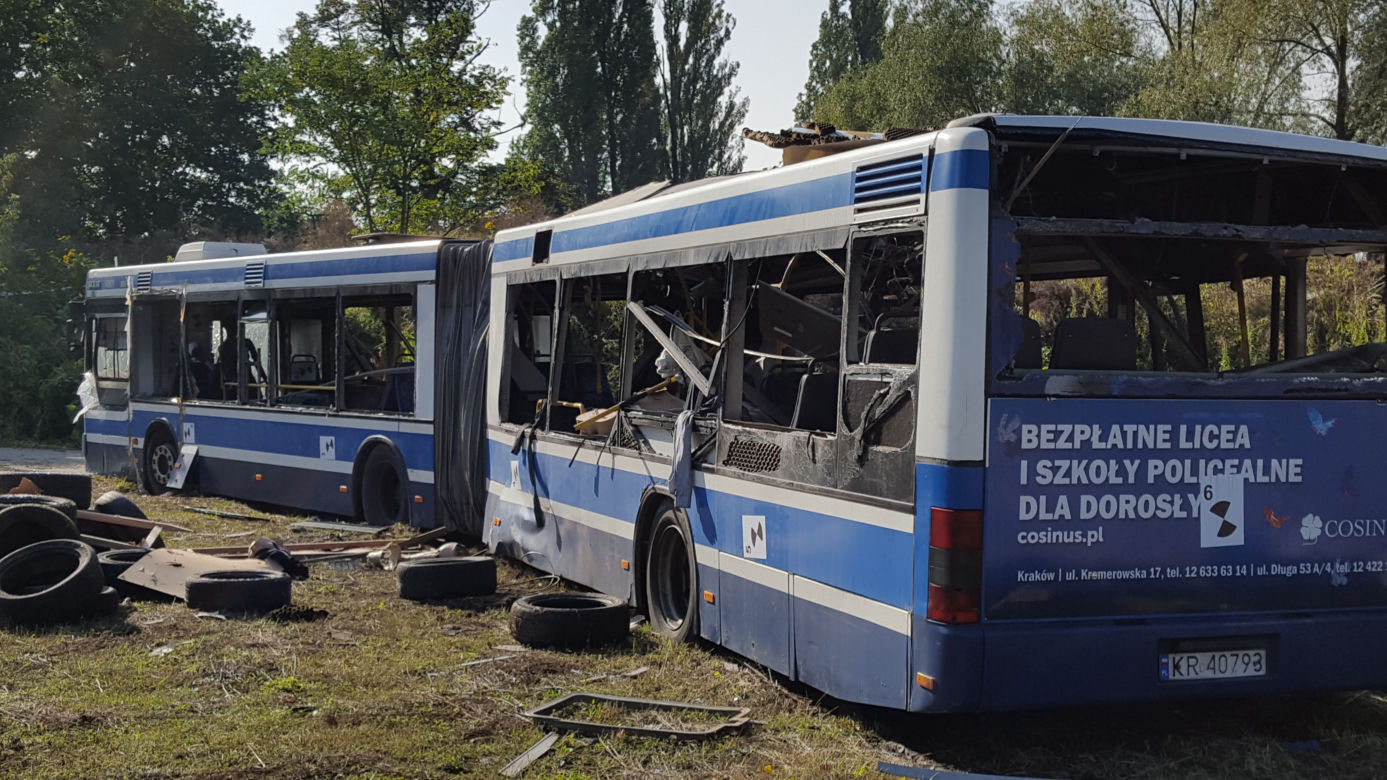 Tak wygląda autobus po wybuchu bomby, którą chciał stworzyć Paweł R.